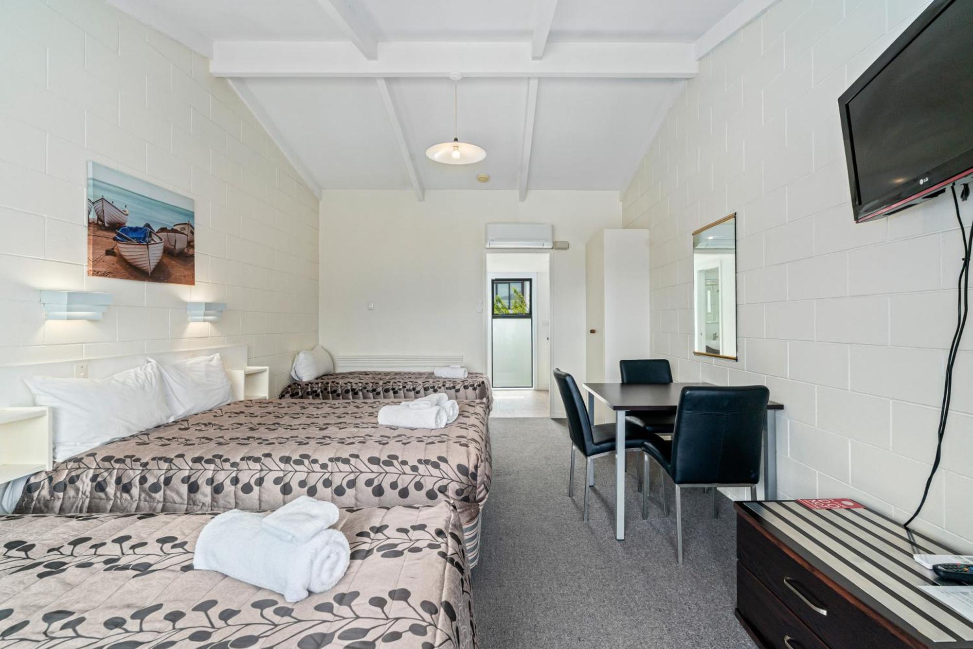 Queenstown Motel Apartments (Adults Only) Szoba fotó
