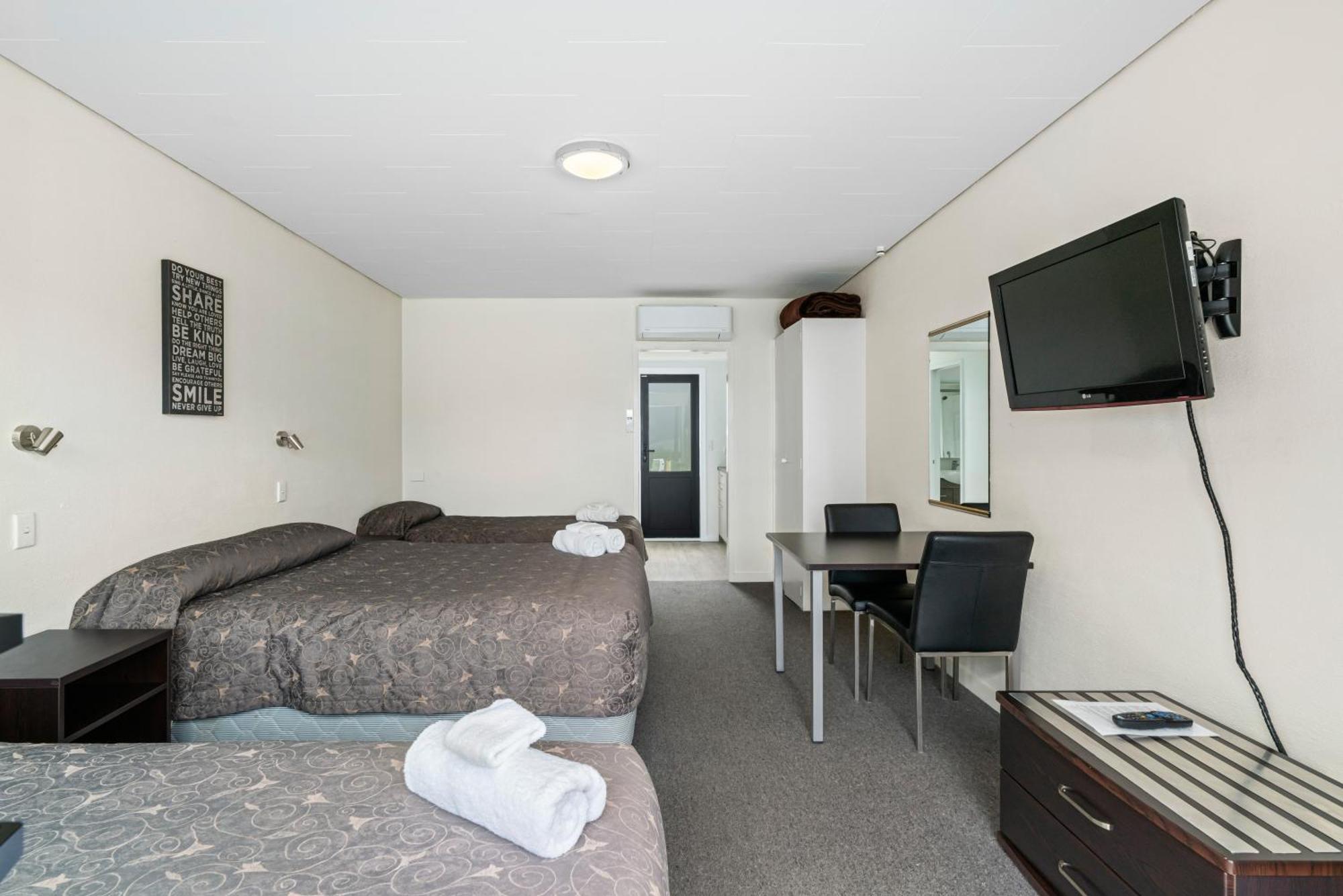 Queenstown Motel Apartments (Adults Only) Szoba fotó